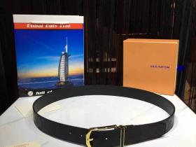〖LOUIS VUITTON〗搭扣饰有Damier主题刻纹 腰带宽3.5cm