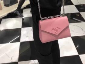 PRADA/普拉达 18新款 Monochrome 手袋信封单肩斜挎包 1BD127