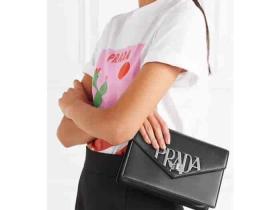 Prada/普拉达 18ss  大logo五金装饰 女士链条包 1BD097