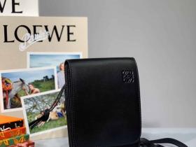 Loewe/罗意威 Gusset Flat Crossbody Bag 手机包