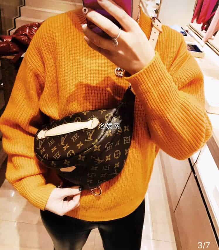 LV/路易威登 BUMBAG 情侣腰包新款老花胸包斜挎包M43644 明星同款