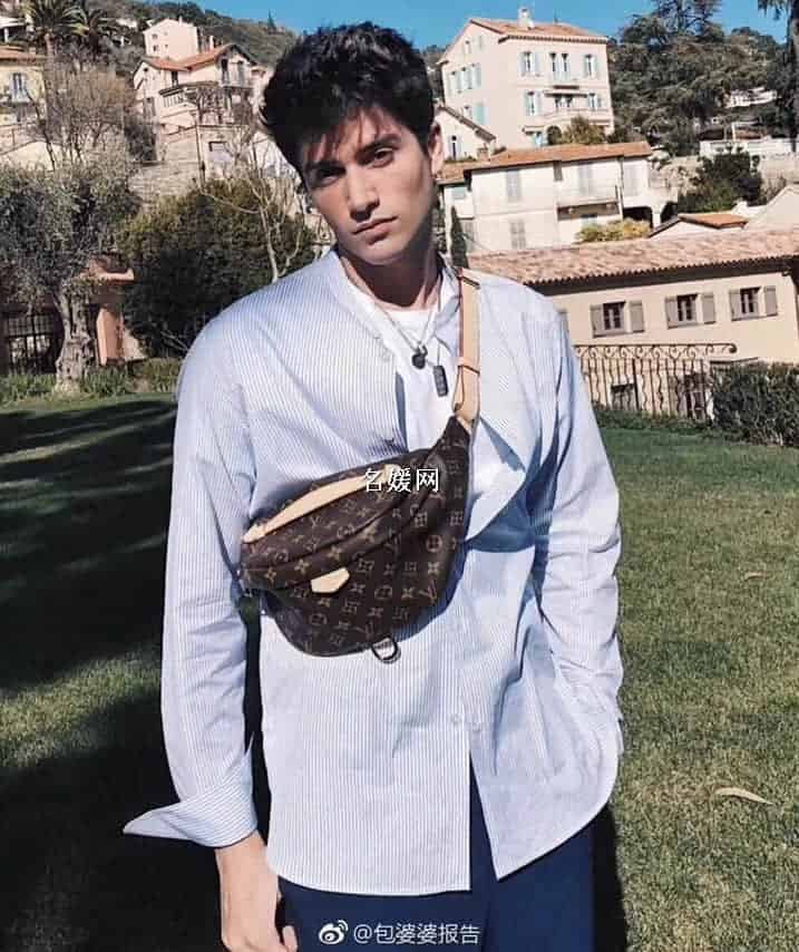 LV/路易威登 BUMBAG 情侣腰包新款老花胸包斜挎包M43644 明星同款