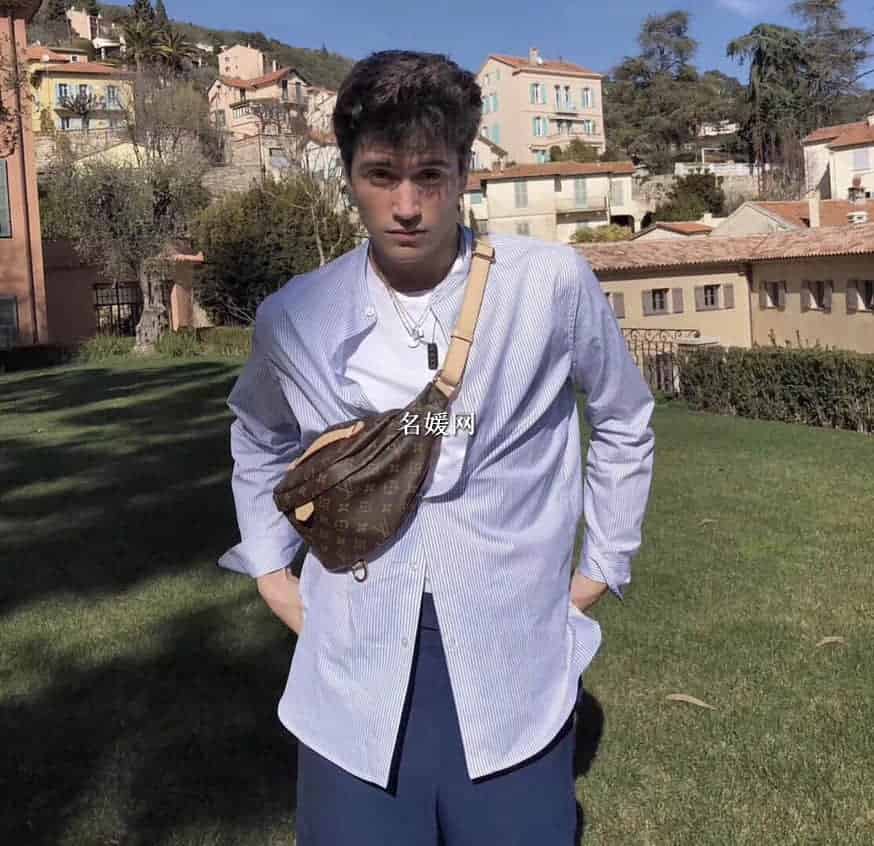 LV/路易威登 BUMBAG 情侣腰包新款老花胸包斜挎包M43644 明星同款