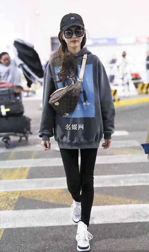 LV/路易威登 BUMBAG 情侣腰包新款老花胸包斜挎包M43644 明星同款