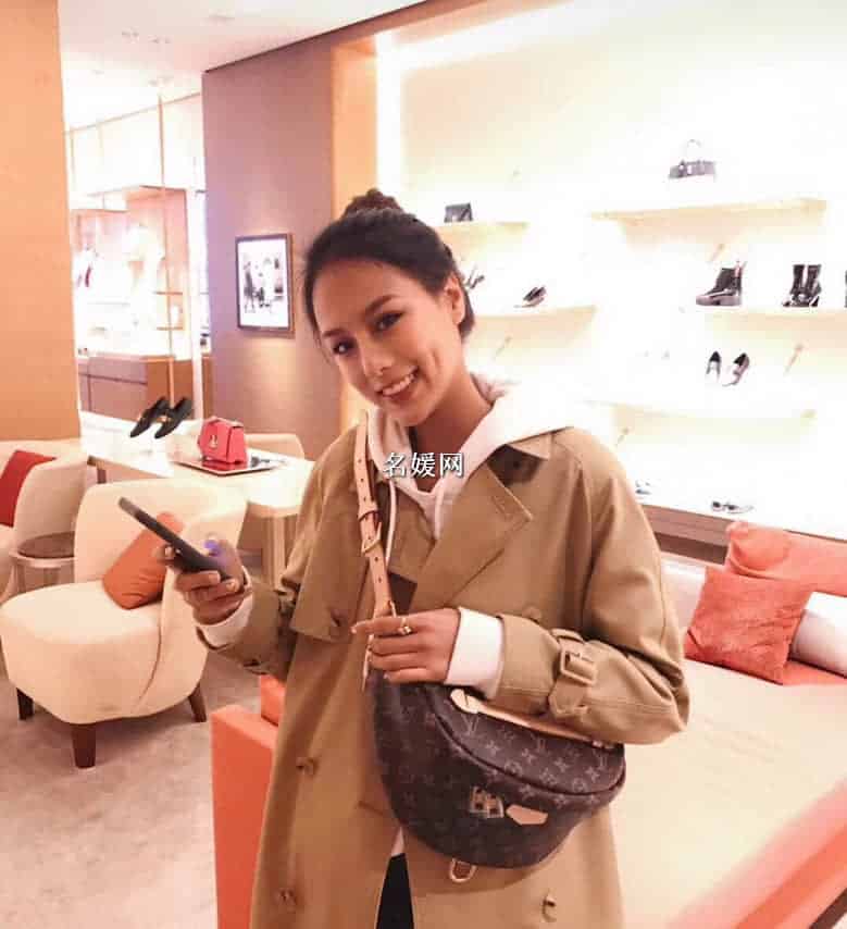 LV/路易威登 BUMBAG 情侣腰包新款老花胸包斜挎包M43644 明星同款