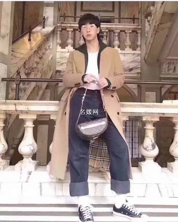 LV/路易威登 BUMBAG 情侣腰包新款老花胸包斜挎包M43644 明星同款