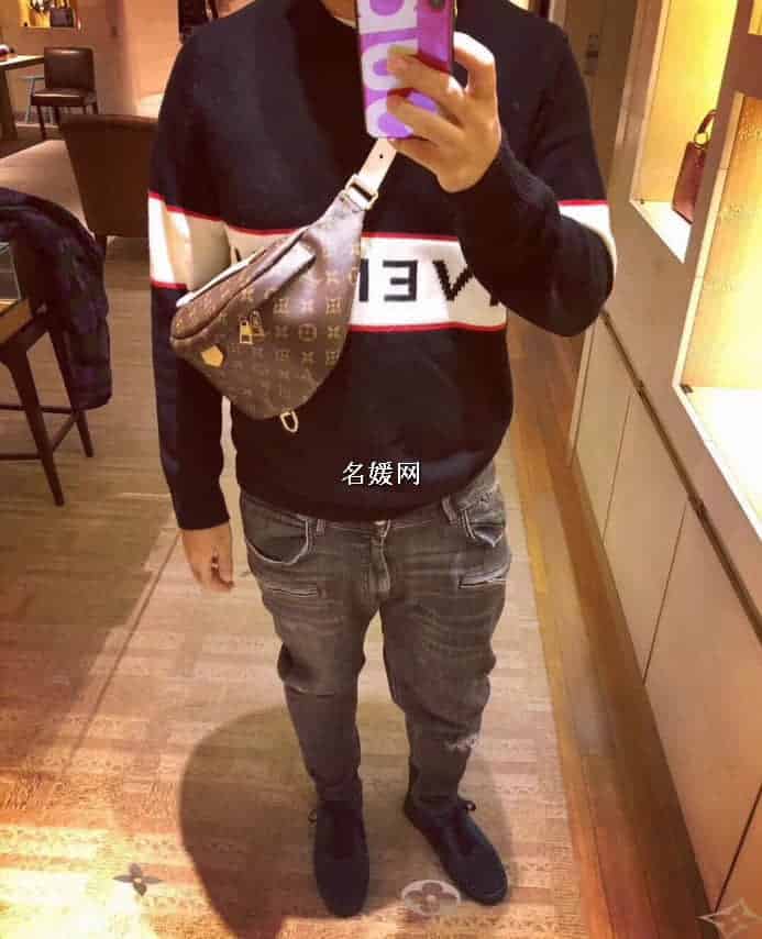LV/路易威登 BUMBAG 情侣腰包新款老花胸包斜挎包M43644 明星同款