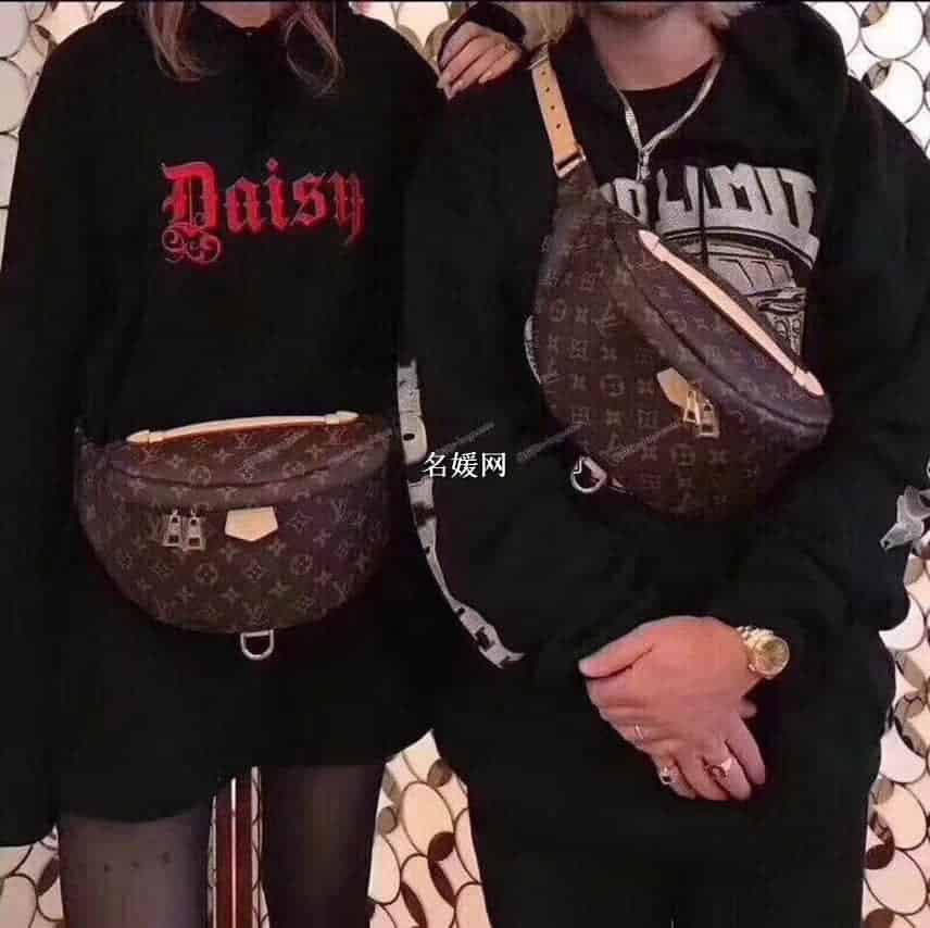 LV/路易威登 BUMBAG 情侣腰包新款老花胸包斜挎包M43644 明星同款