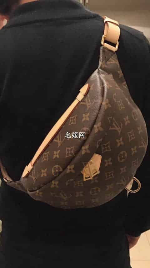 LV/路易威登 BUMBAG 情侣腰包新款老花胸包斜挎包M43644 明星同款