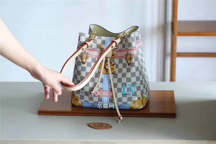 Louis Vuitton路易威登LV挂锁丝印图案 白格NeoNoe水桶包N41066