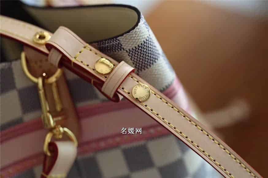 Louis Vuitton路易威登LV挂锁丝印图案 白格NeoNoe水桶包N41066