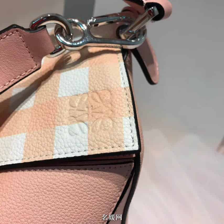 LOEWE罗意威 18新款Puzzle特别版 法式小格纹系列图案中号几何包 三色