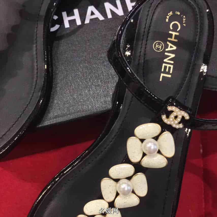 Chanel/香奈儿 18ss新款 金属山茶花珍珠夹脚凉鞋 2色