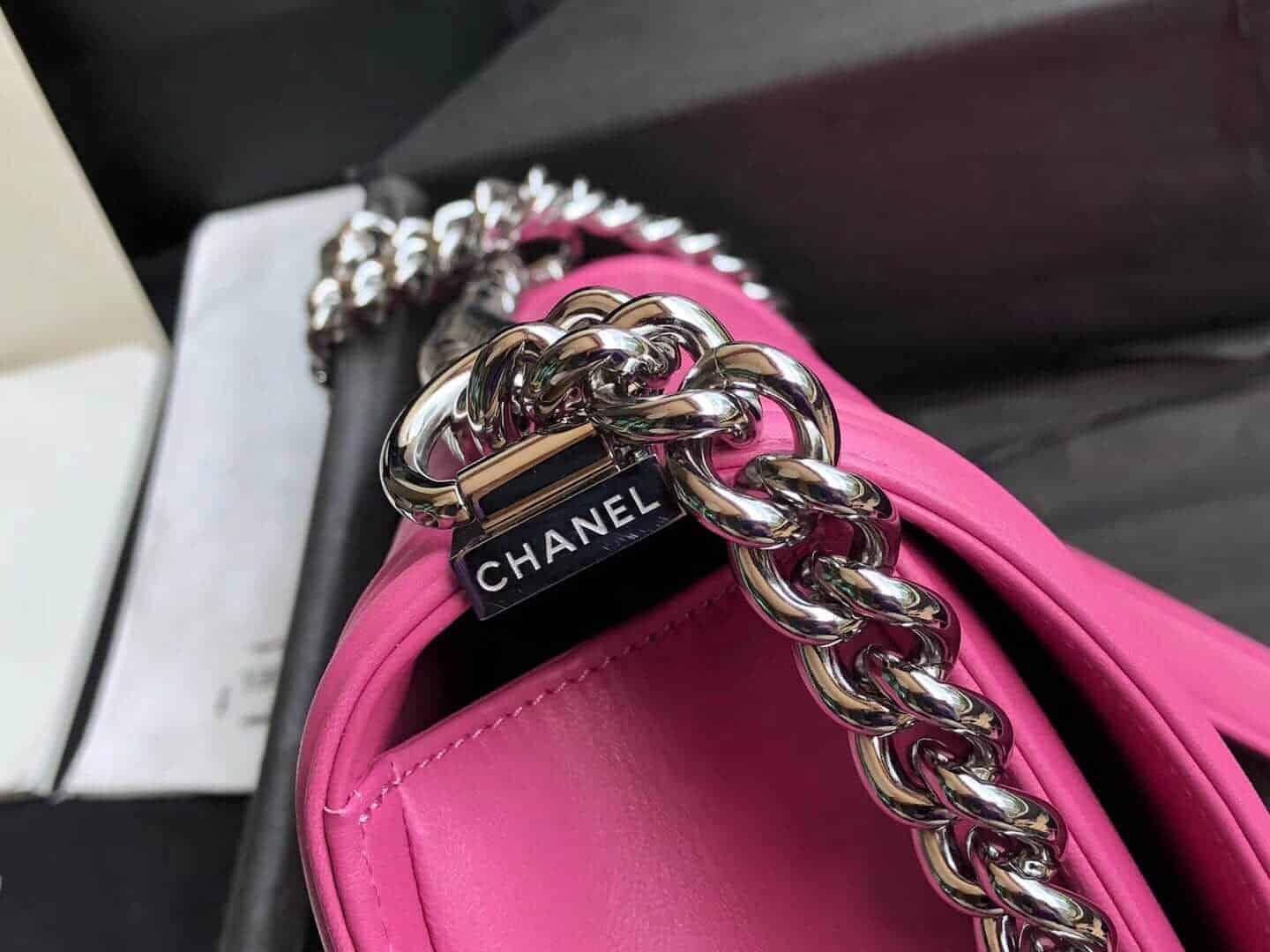 香奈儿/Chanel 18新款 正品尾皮 桃红小羊皮亮银扣boy女包 67086
