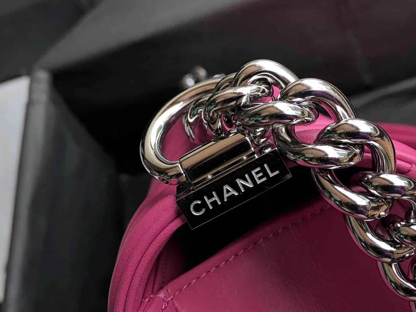 香奈儿/Chanel 18新款 正品尾皮 桃红小羊皮亮银扣boy女包 67086