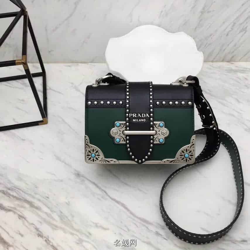PRADA/普拉达 18新款铆钉装饰拼色 Cahier手袋  1BD045 七色