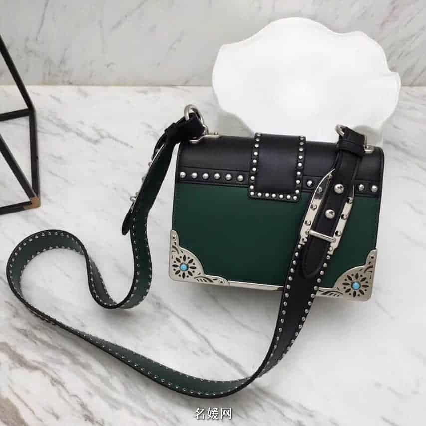 PRADA/普拉达 18新款铆钉装饰拼色 Cahier手袋  1BD045 七色