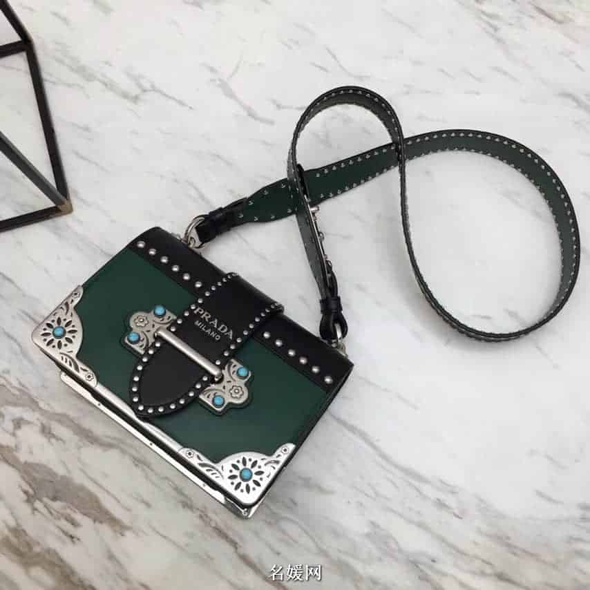 PRADA/普拉达 18新款铆钉装饰拼色 Cahier手袋  1BD045 七色