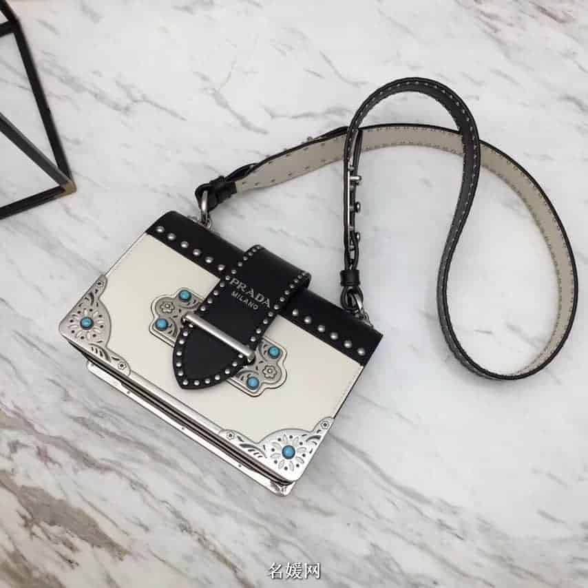 PRADA/普拉达 18新款铆钉装饰拼色 Cahier手袋  1BD045 七色
