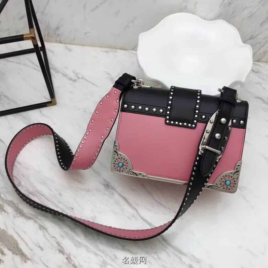 PRADA/普拉达 18新款铆钉装饰拼色 Cahier手袋  1BD045 七色