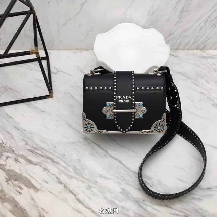 PRADA/普拉达 18新款铆钉装饰拼色 Cahier手袋  1BD045 七色