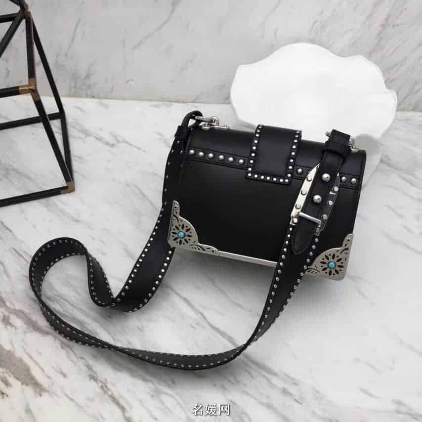 PRADA/普拉达 18新款铆钉装饰拼色 Cahier手袋  1BD045 七色