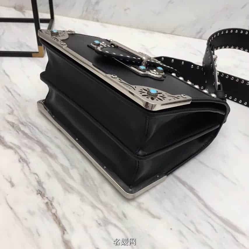 PRADA/普拉达 18新款铆钉装饰拼色 Cahier手袋  1BD045 七色