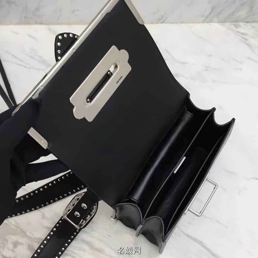 PRADA/普拉达 18新款铆钉装饰拼色 Cahier手袋  1BD045 七色