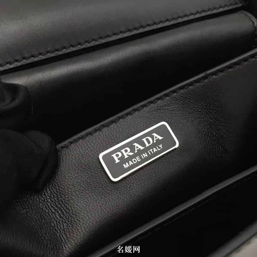PRADA/普拉达 18新款铆钉装饰拼色 Cahier手袋  1BD045 七色