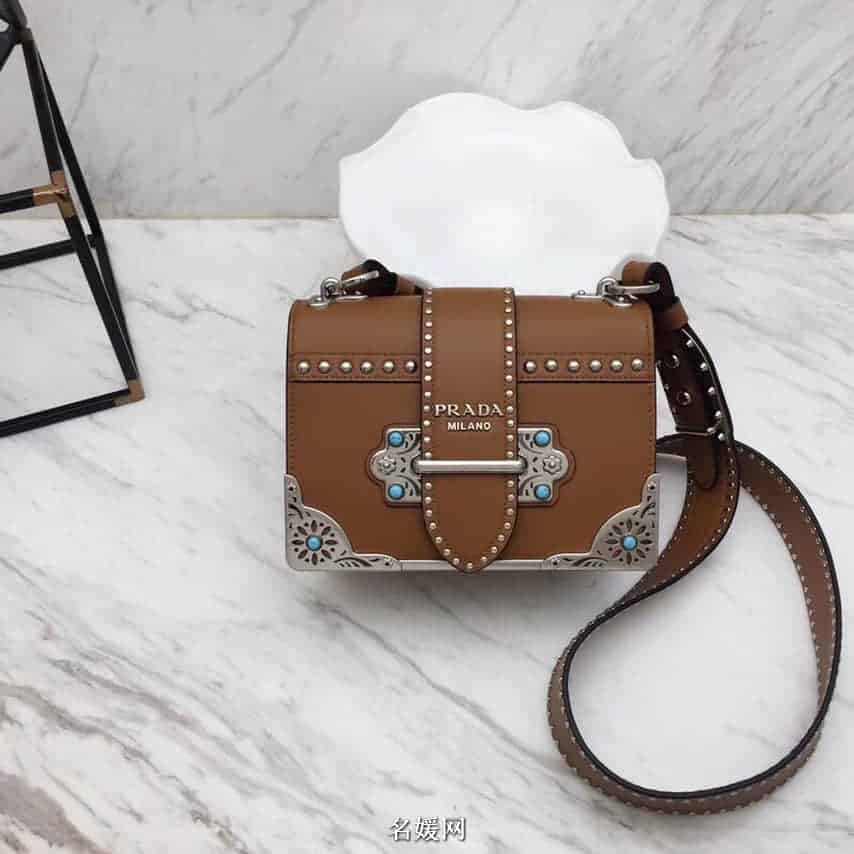 PRADA/普拉达 18新款铆钉装饰拼色 Cahier手袋  1BD045 七色