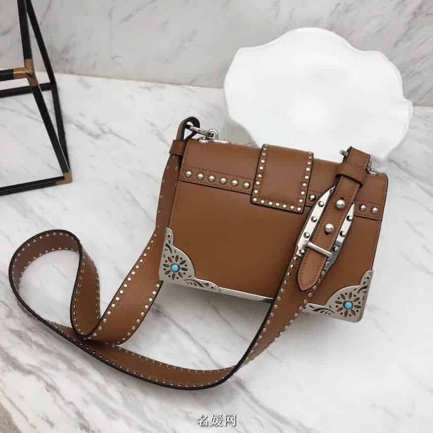 PRADA/普拉达 18新款铆钉装饰拼色 Cahier手袋  1BD045 七色