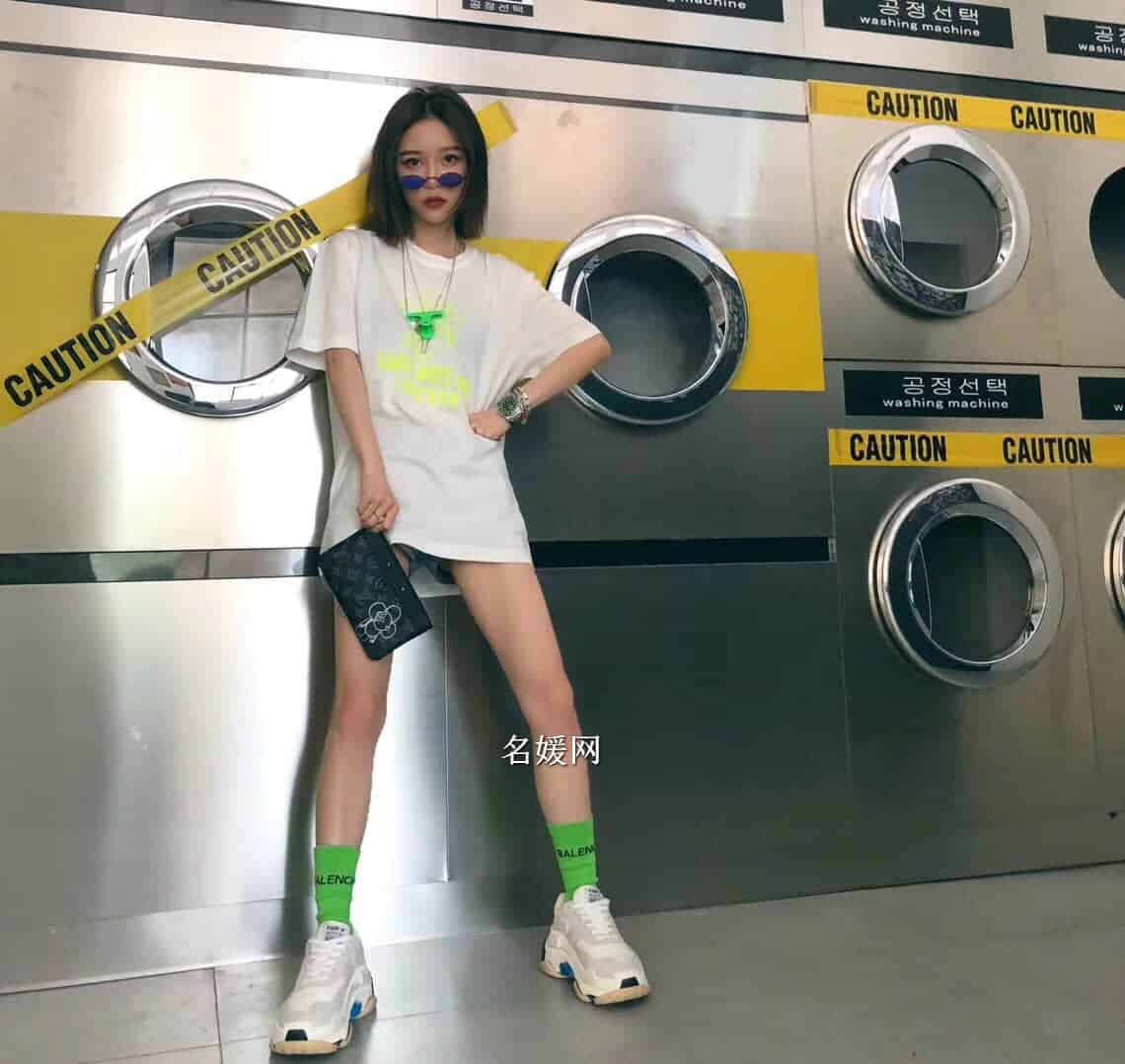 LV/路易威登 18新款Pochette Apollo Vivienne太阳花手机包卡包零钱包M62897