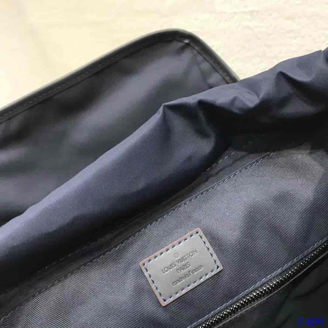 LV/路易威登 18新款限量版 金属饰件Discovery双肩包 M43693