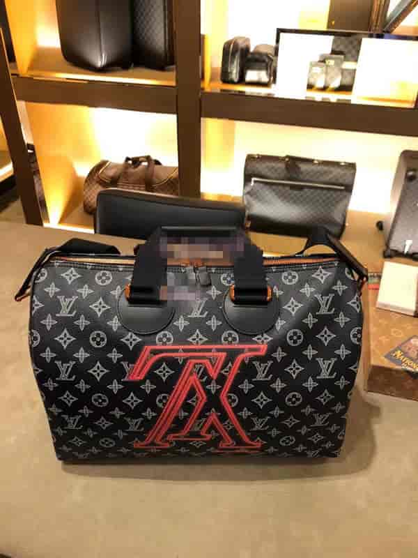 LV/路易威登 18新款 倒转标志 Speedy Bandouliere 40 手袋旅行包M43697