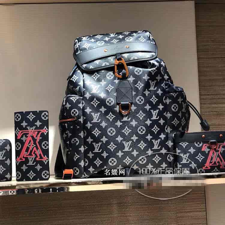LV/路易威登 18新款限量版  金属饰件Discovery双肩包 M43693