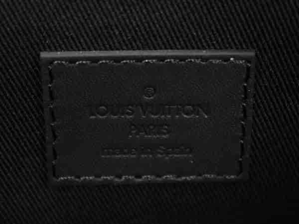 LV/路易威登 18ss新款 压纹标志Apollo手拿包 M62903