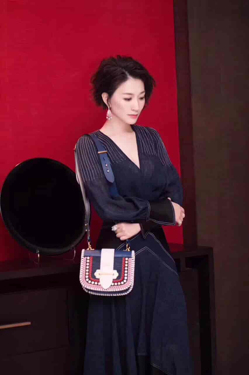 PRADA/普拉达 Pionnière小牛皮拼牛仔布手袋 1BD074