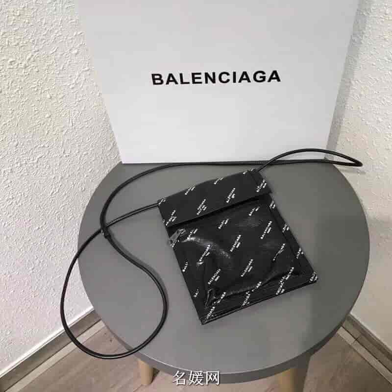 Balenciaga/巴黎世家 18ss 印字logo 斜背/腰包