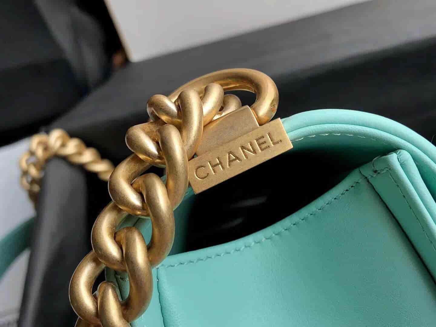 Chanel/香奈儿 18新款 正品尾皮薄荷绿V型口盖包 67086