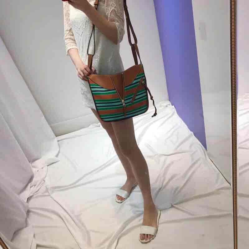 LOEWE/罗意威 18新款彩布条纹Hammock small bag吊床包