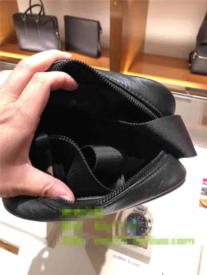 LV/路易威登 18ss新款 全皮压花Danube男士挎包相机包 M43681