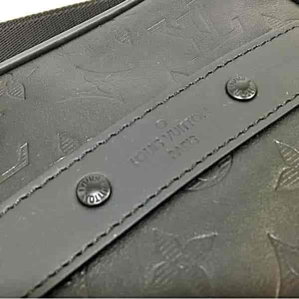 LV/路易威登 18ss新款 全皮压花Danube男士挎包相机包 M43681