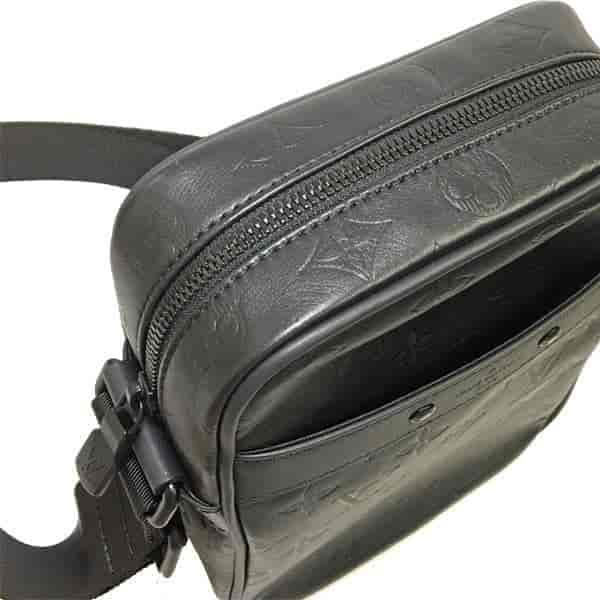 LV/路易威登 18ss新款 全皮压花Danube男士挎包相机包 M43681