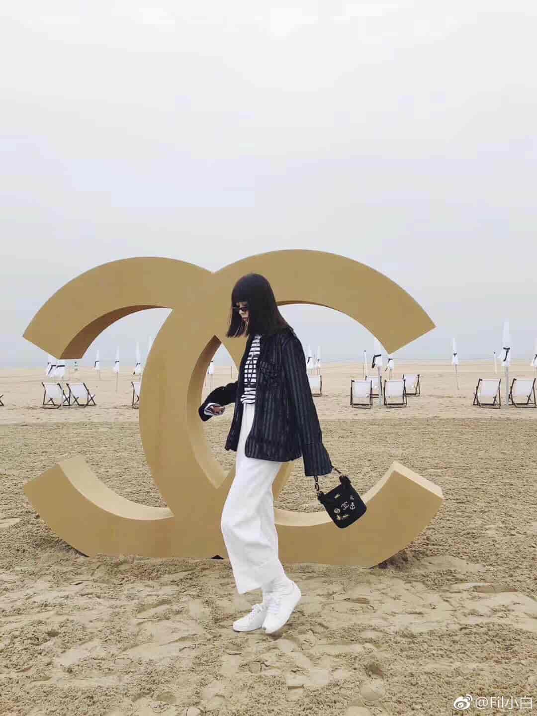 Chanel香奈儿 18年限量版汉堡系列海军蓝徽章水桶包