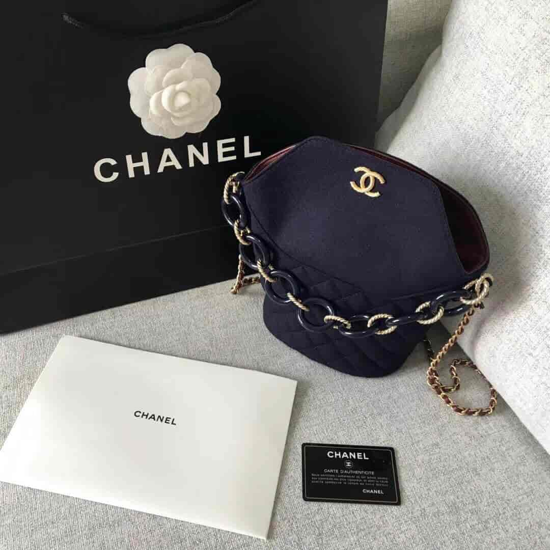 Chanel香奈儿 18年限量版汉堡系列海军蓝徽章水桶包