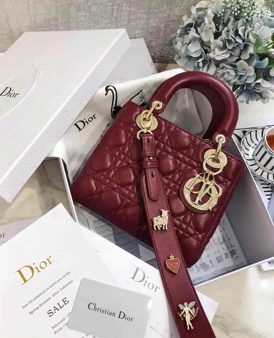 广州白云皮具城 Dior迪奥灰色羊皮徽章系列四格迷你戴妃包Lady Dior20CM