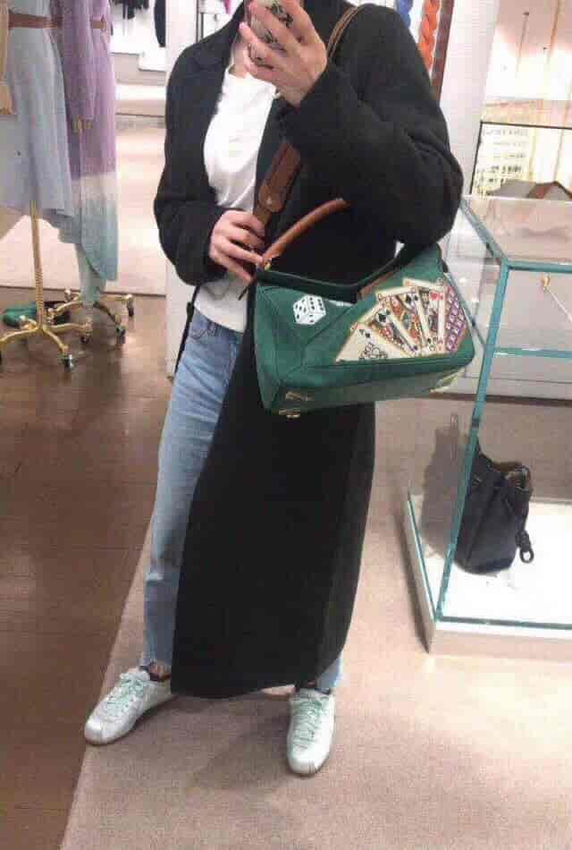 罗意威loewe 2018ss新款赌场限量扑克刺绣图案几何包