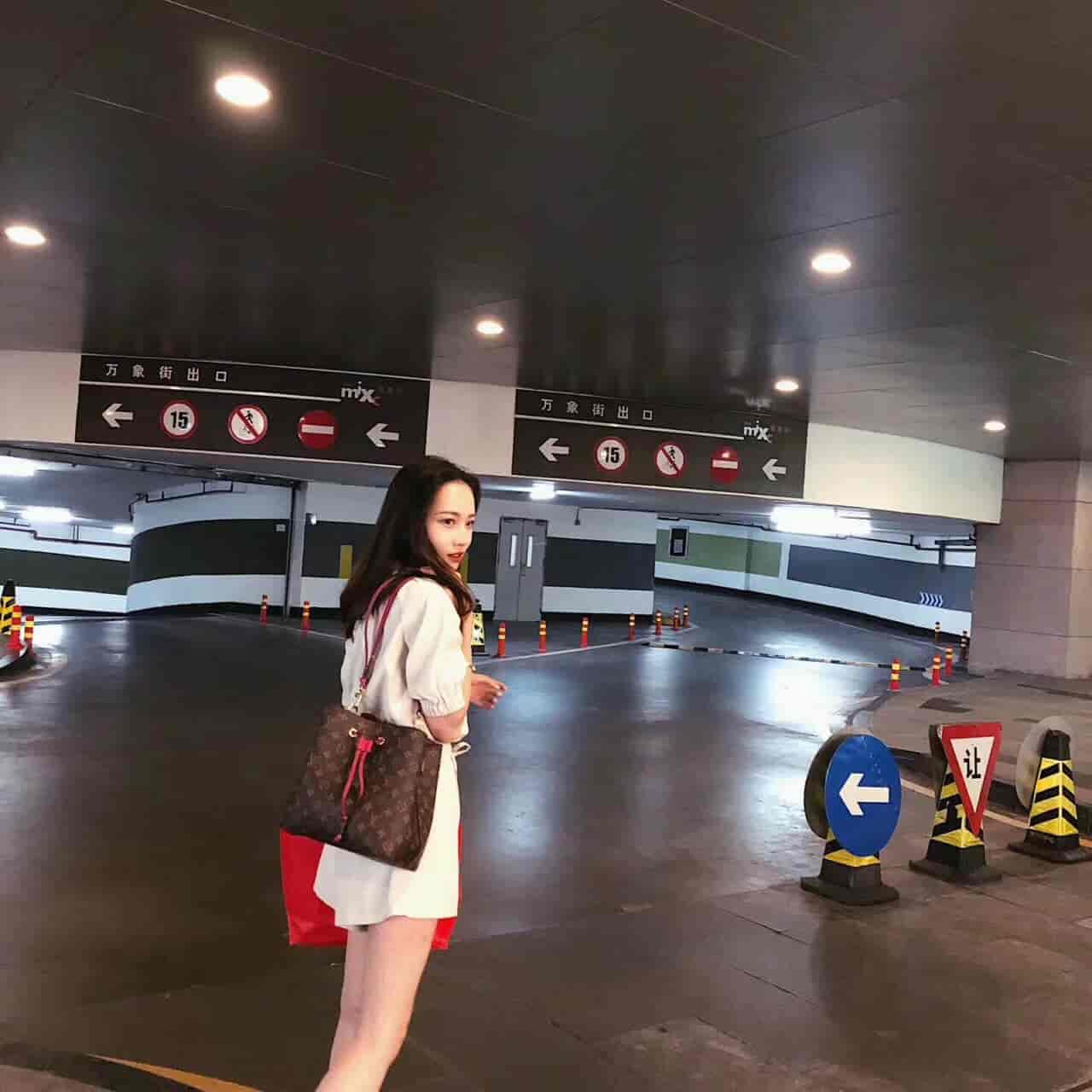 ?入手第一个奢侈品包丨是Lv水桶包NOENOE