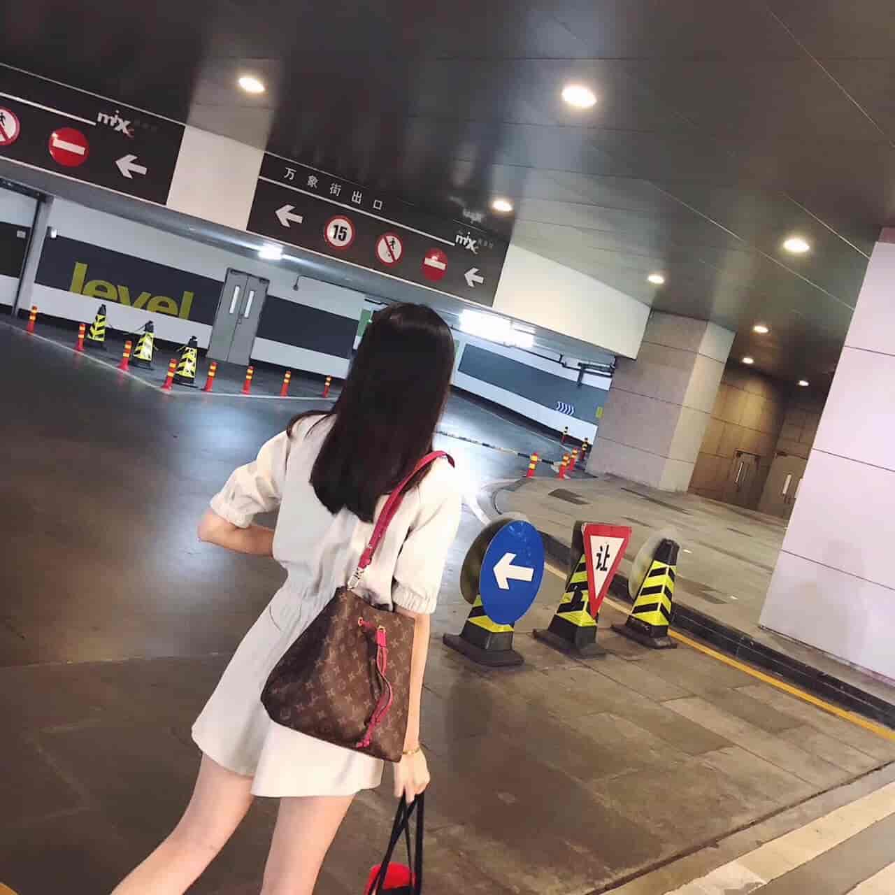 ?入手第一个奢侈品包丨是Lv水桶包NOENOE