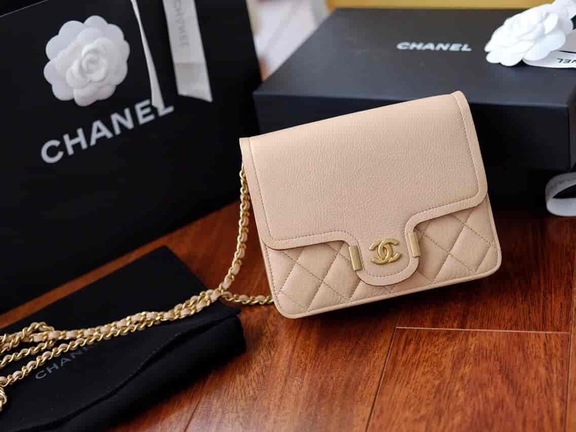 chanel2018方形woc嗲嗲可爱的裸粉色